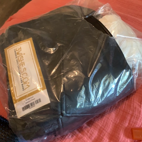 PIRATE SHIP SEDUCTRESS COSTUME DESIGNERS COLLECTORS ITEM (FOR SALE‼️) - Picture 9 of 9